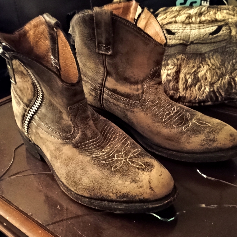 LAURA LEE BRAND LEATHER BOOTS!! MADE IN MEXICO, DISTRESSED LOOK!! - Picture 3 of 11